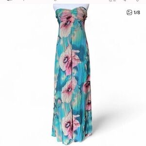 Xhilaration Strapless Maxi 👗- Blue and Pink Floral